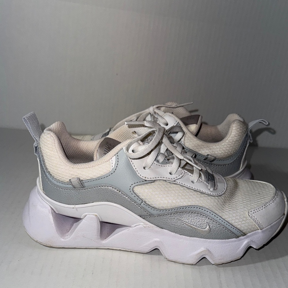 Nike Cream and White Women's Sneakers - Picture 5 of 5